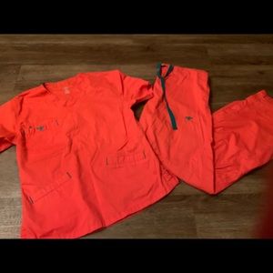 Med couture coral scrub set small
